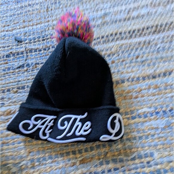 Panic at The Disco Black Winter Pom Pom Hat White Embroidered Lettering Music Fa - Picture 3 of 9
